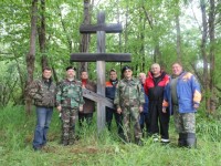 Камчатские казаки благоустроили территорию вокруг памятного креста