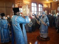 В праздник Казанской иконы Божией Матери Архиепископ Феодор совершил Литургию в храме п. Авача
