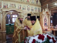 Архиепископ Феодор совершил Литургию в храме блгв. князя Александра Невского
