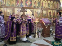 В Неделю Крестопоклонную Глава епархии совершил Литургию в Кафедральном соборе