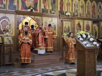 В праздник Светлого Христова Воскресения Архиепископ Феодор возглавил торжественное богослужение в Кафедральном соборе