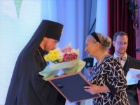 Архиепископ Феодор поздравил социальных работников с профессиональным праздником