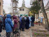 На могилке митрополита Нестора Анисимова была отслужена панихида