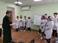 Священнослужитель епархии провел встречу со студентами медицинского колледжа