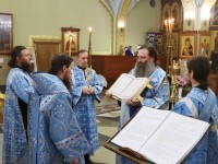 Архиепископ Феодор совершил Параклисис Пресвятой Богородице в Кафедральном соборе