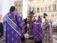 Архиепископ Феодор совершил всенощное бдение с чином Воздвижения Креста Господня в Троицком кафедральном соборе