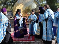 Архиепископ Феодор совершил освящение купола с крестом для строящегося храма Матроны Московской г. Елизово