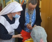 Священнослужители Свято-Пантелеимонова монастыря совершают служение в лечебных учреждениях