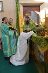 За Литургией в день Святого Духа епископ Артемий рукоположил в сан иерея диакона Константина Литвинова