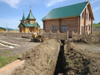 Продолжаются работы по благоустройству территории храма Святого Николая Чудотворца в селе Никольском