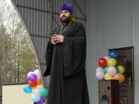 Иерей Валерий Гладилин выступил с проповедью на митинге, посвященному Дню защиты детей