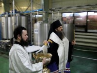 Епископ Петропавловский и Камчатский Артемий отслужил водосвятный молебен на заводе «Малкинское»