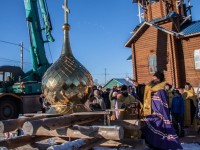 Епископ Артемий освятил купола храма во имя Казанской иконы Божией Матери в п. Авача