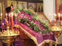 Настоятель собора протоиерей Алексий Апатов возглавил Божественную литургию в Крестопоклонную неделю Великого поста