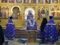 В день Воздвижения Креста Господня архиепископ Артемий совершил праздничные богослужения  в кафедральном соборе