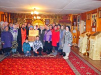 Верующие Камчатки поклоняются ковчегу с мощами новомучеников и исповедников Церкви Русской