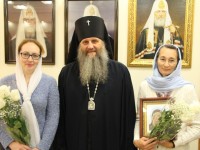 Архиепископ Артемий поздравил регента Кафедрального Собора Ирину Тымчук и певчую Людмилу Асфандиярову с юбилеем.