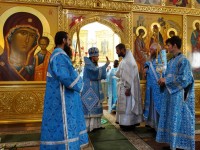 Архиепископ Феодор возглавил воскресную Божественную литургию в кафедральном соборе