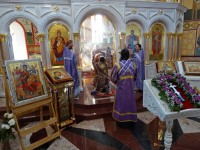 В праздник Воздвижения Креста Господня архиепископ Петропавловский Феодор совершил Божественную литургию в Морском соборе