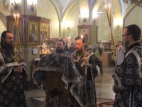 Правящий архиерей совершил вечерню с чинопоследованием пассии в кафедральном соборе во имя Святой Живоначальной Троицы