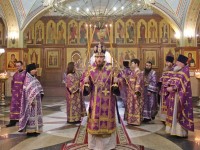 В Неделю 2-ю Великого поста  Архиепископ Феодор совершил Божественную литургию в Свято-Троицком кафедральном соборе