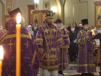 В праздник Торжества Православия Архиепископ Феодор совершил Литургию в Свято-Троицком кафедральном соборе