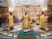Архиепископ Феодор совершил Божественную литургию в Троицком кафедральном соборе