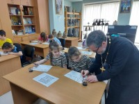 Ко Дню славянской письменности в Духовно-просветительском центре проводятся занятия по каллиграфии