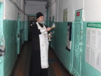Священнослужитель епархии освятил помещение Следственного изолятора