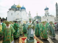 Архиепископ Феодор принял участие в Патриаршей литургии в Троице-Сергиевой лавре в праздник прп. Сергия Радонежского