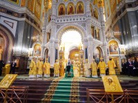 Архиепископ Феодор принял участие в Богослужении и поздравил Святейшего Патриарха Кирилла с 15-летием интронизации