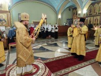 Архиепископ Феодор совершил Литургию с участием детско-юношеского Архиерейского хора