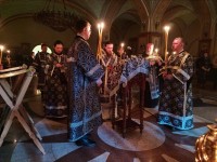 Архиепископ Феодор совершил Пассию в кафедральном соборе Святой Живоначальной Троицы