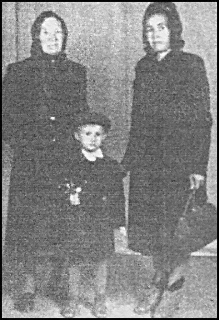 Анна Николаевна Каргопольцева с дочерью и внуком