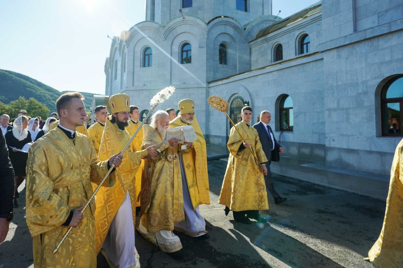 Великое освящение храма введения в Вешняках