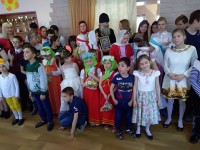 Воспитанники Воскресных школ епархии поделились пасхальной радостью с подопечными интернатов и детских домов