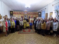 Прихожане Петропавловской и Камчатской епархии встречают икону Богородицы «Всецарица» и ковчег с мощами святых воинов.