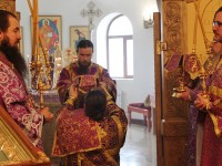 В Неделю Крестопоклонную Архиепископ Феодор совершил Божественную литургию в Морском соборе