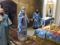 В праздник Похвалы Пресвятой Богородицы Архиепископ Феодор совершил ночную Литургию и молебен в Морском соборе