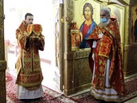В день прославления сщмч. Гермогена, Патриарха Московского, Архиепископ Феодор совершил Литургию в Морском соборе