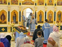 В праздник Успения Пресвятой Богородицы Архиепископ Феодор совершил Литургию в Успенском храме г. Елизово