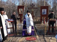 Архиепископ Феодор освятил Крест и место под строительство храма в честь Благовещения Пресвятой Богородицы