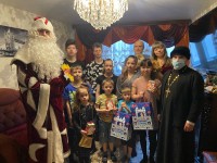 Представитель епархии поздравил многодетные семьи с Рождеством Христовым