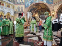 В День Святого Духа Архиепископ Феодор совершил Литургию в Морском соборе