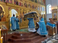 Архиепископ Феодор совершил Божественную литургию в Кафедральном соборе