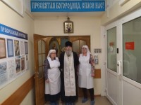 Священнослужители Свято-Пантелеимонова монастыря совершают служение в лечебных учреждениях
