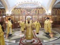 В праздник Тихвинской иконы Божией Матери Архиепископ Феодор совершил литургию в Кафедральном соборе