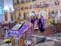 Архиепископ Феодор совершил всенощное бдение с чином Воздвижения Креста Господня в Троицком кафедральном соборе