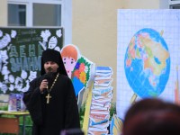 В День знаний руководитель отдела образования епархии посетил Паратунскую школу