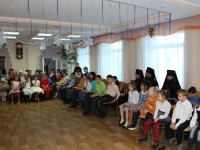 На второй день праздника Рождества Христова Епископ Артемий  посетил Камчатский детский дом в Петропавловске-Камчатском